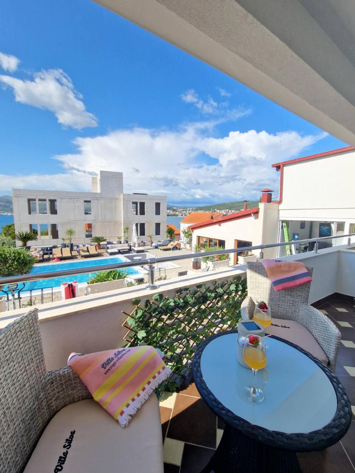 Apartments Silva With A View Of Sea Trogir Exterior foto